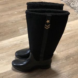 SOLD—-Insulated rain boots